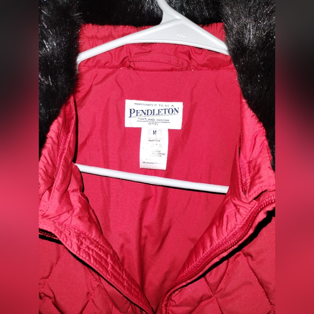 Pendleton NWT red down vest with removable fur collar, size M - Picture 2 of 10
